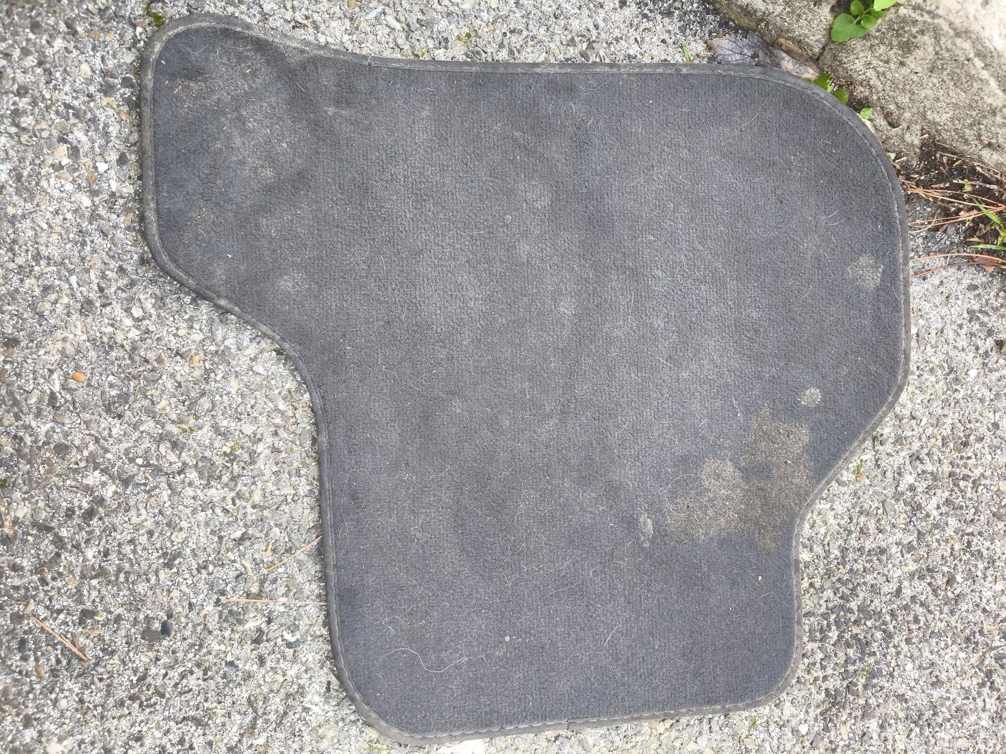 Après nettoyage tapis voiture à Toulon - résultat propre